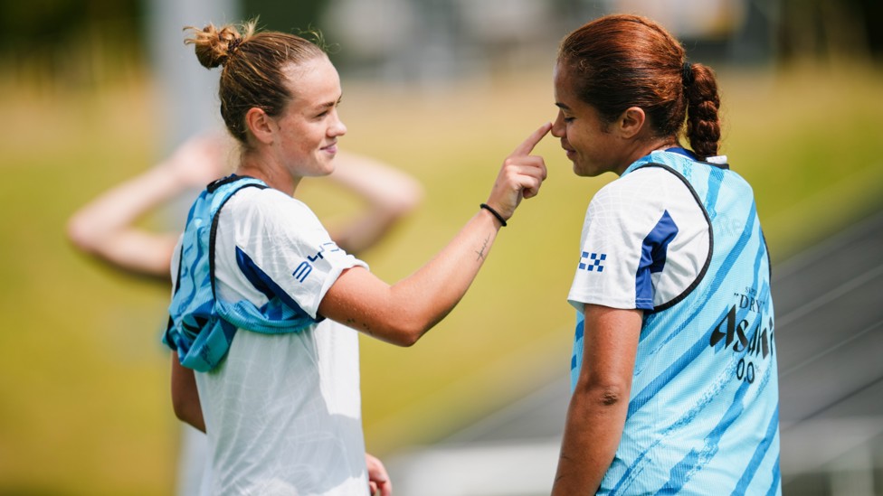 ON THE NOSE : Grace Clinton and Mary Fowler