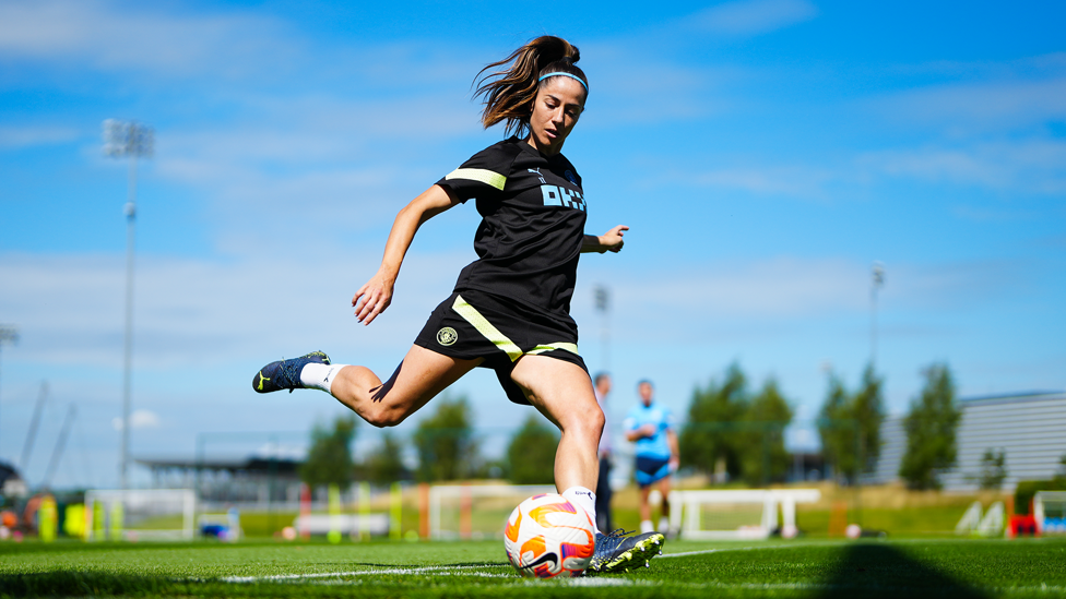 MIDFIELD MARVEL : Vicky Losada spreads the play