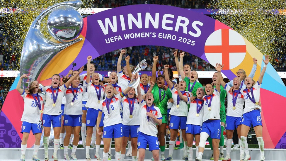 ¡CAMPEONAS! : Inglaterra revalida el título europeo.