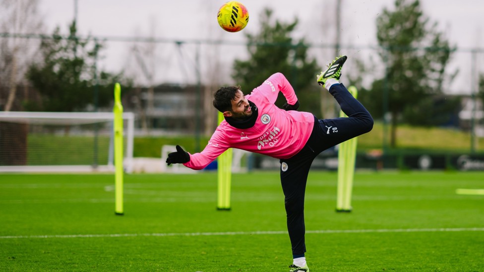 FANCY FLICKS : Bernardo Silva shows off his skills