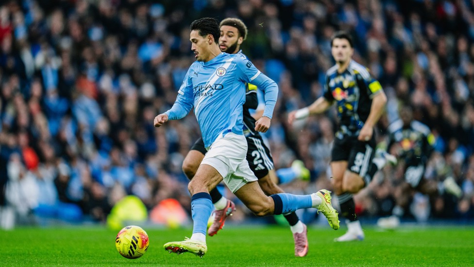 TERRIFIC TIJJANI : Driving forward with the ball.