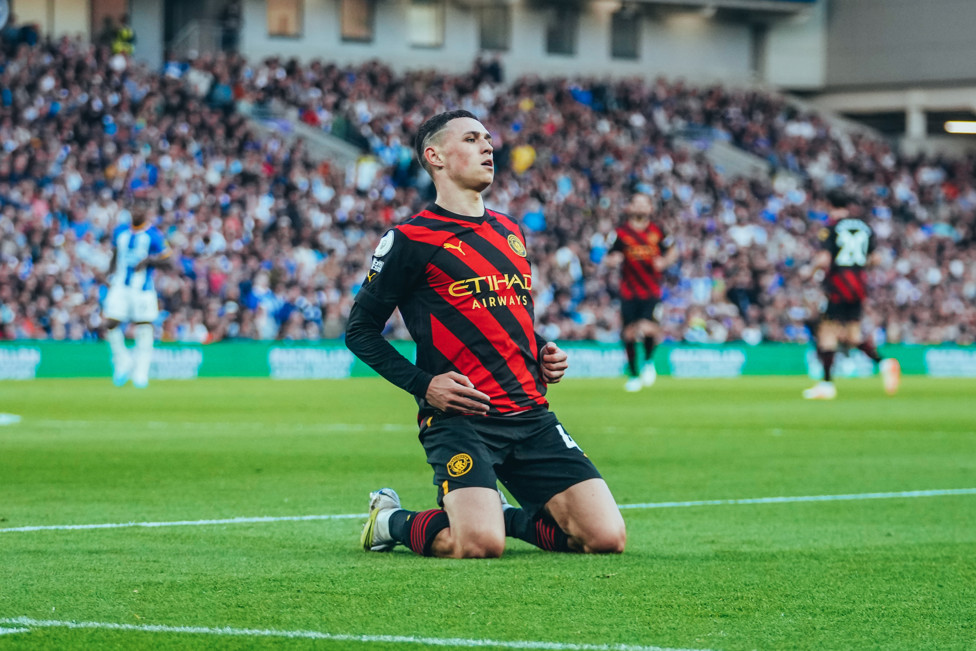 DESTAQUE CONTRA O BRIGHTON : Foden comemora seu gol contra os Seagulls. 