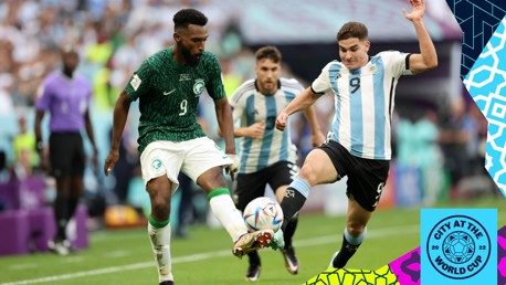 ألفاريز يشارك خلال هزيمة الأرجنتين من السعودية في كأس العالم