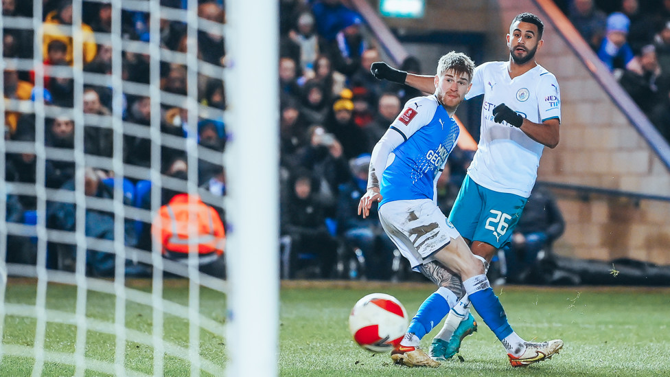 MAHRVELLOUS : Riyad breaks the deadlock on the hour mark!