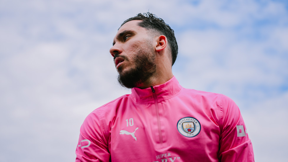 MAGICIAN  : Rayan Cherki heads onto the field.