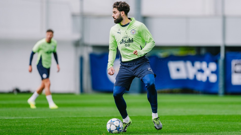 VISION ON: Josko Gvardiol weighs up the options.