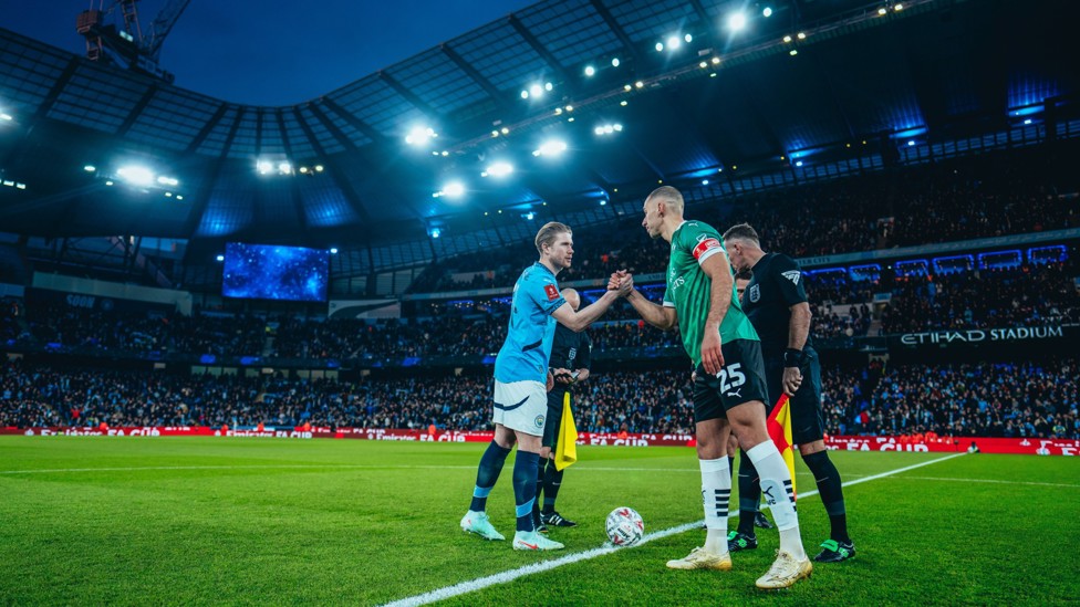 CAPTAINS  : City and Plymouth's skippers go through the pre-match nicities. 