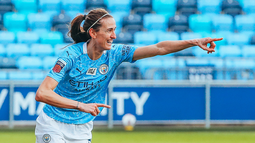 DECISIVA : Um dos 25 gols que ela marcou pelo City.