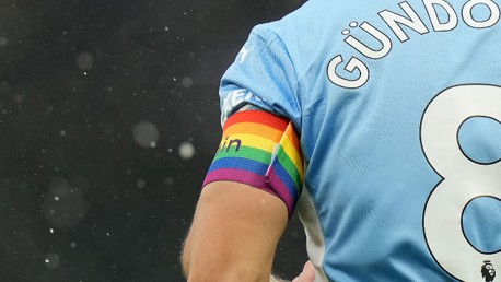 Los Clubs de la Premier League vuelven a participar en la campaña Rainbow Laces