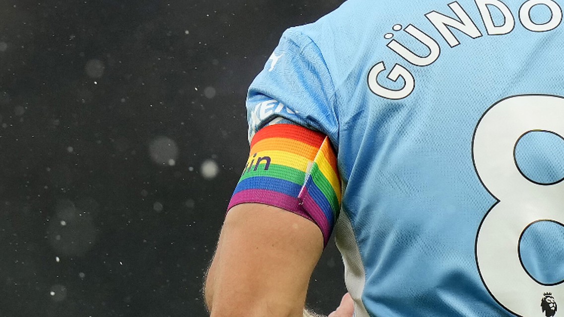 Los Clubs de la Premier League vuelven a participar en la campaña Rainbow Laces