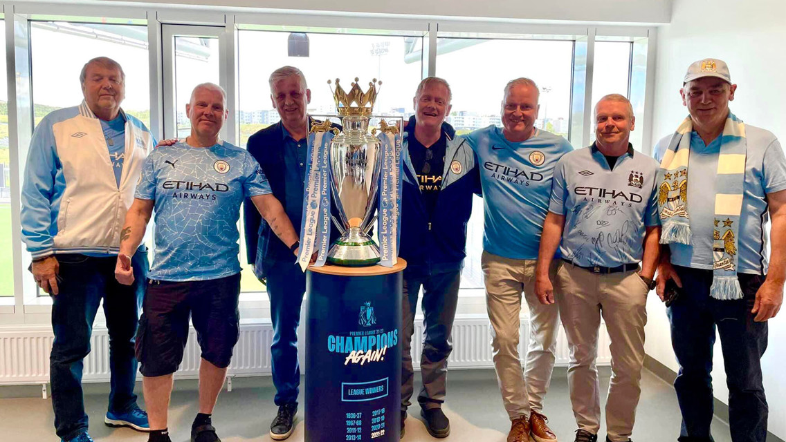 Premier League trophy visits Icelandic Blues 