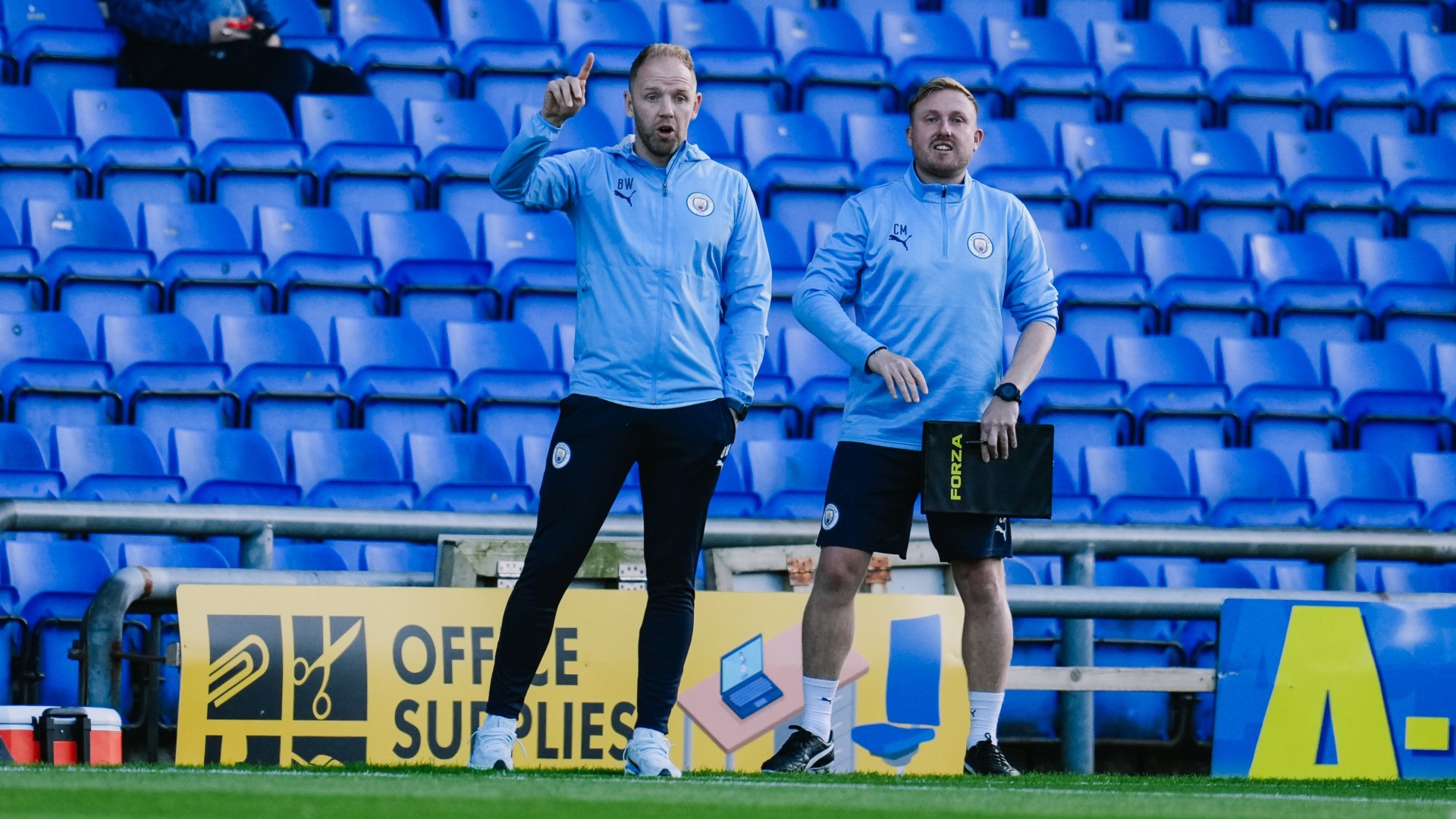 THE BOSS : Ben Wilkinson provides instruction. 