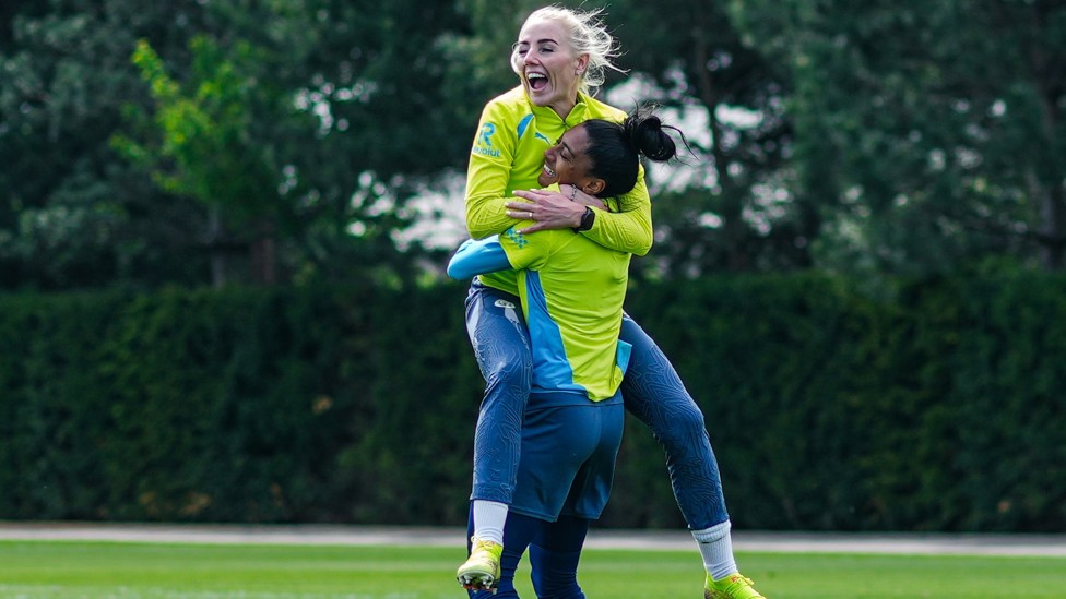 MAGIC MOOD : Alex Greenwood and Kerolin showcasing the strong team spirit in training 