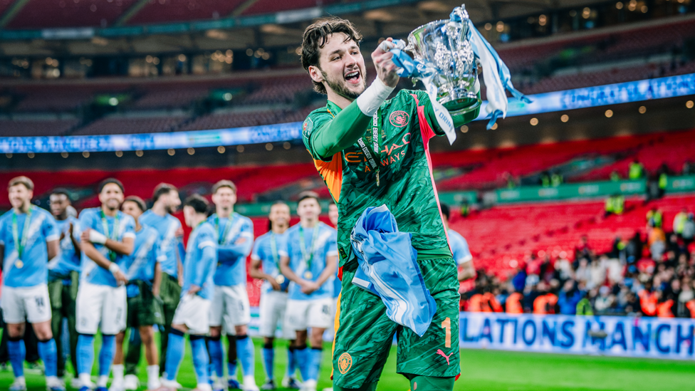 TERRIFIC TRAFFORD : That trophy is in safe hands!