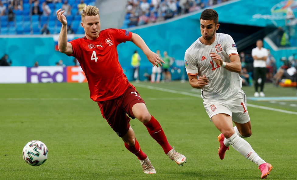 PELA PONTA: Ferran Torres em ação durante a vitória da Espanha nas quartas de final sobre a Suíça