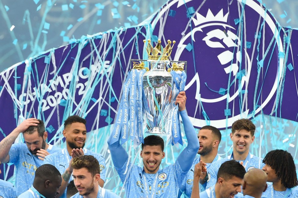KELAS: Ruben dan skuad City merayakan kesuksesan gelar Liga Primer 2020/21 kami