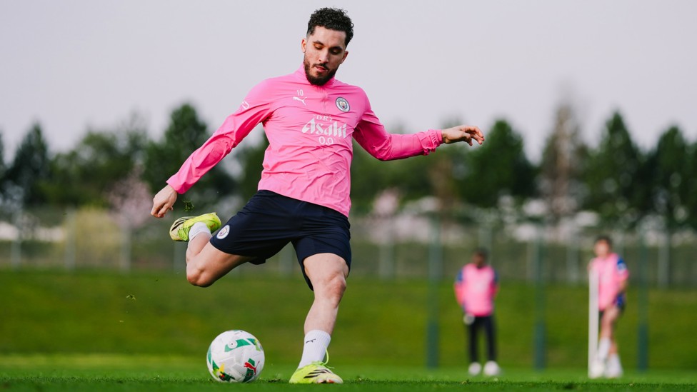 French dispatch : Rayan Cherki with the shot