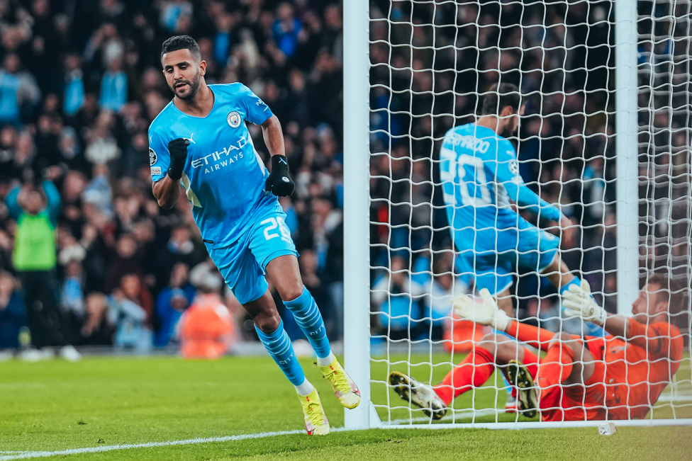 Mahrez comemora gol contra o Brugge na Champions 2021/22.