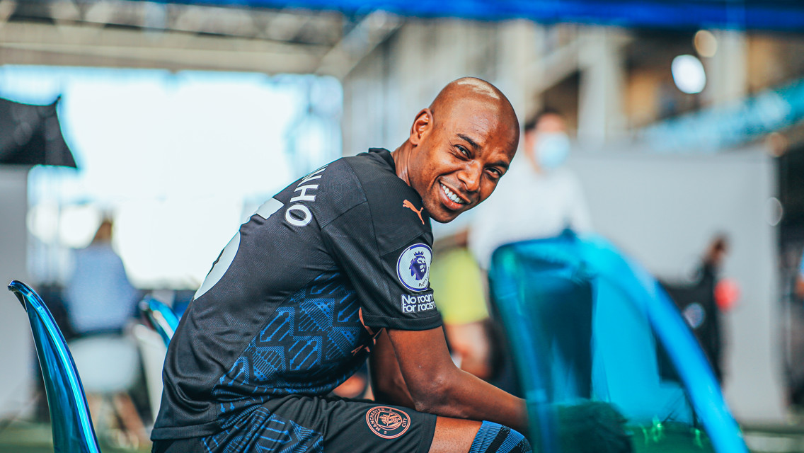 Fernandinho anuncia aposentadoria 
