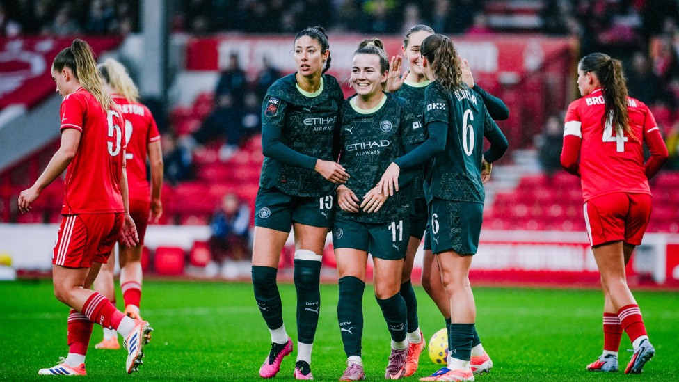 IT'S TWO  : Lauren Hemp makes no mistake from close range to double our lead! 