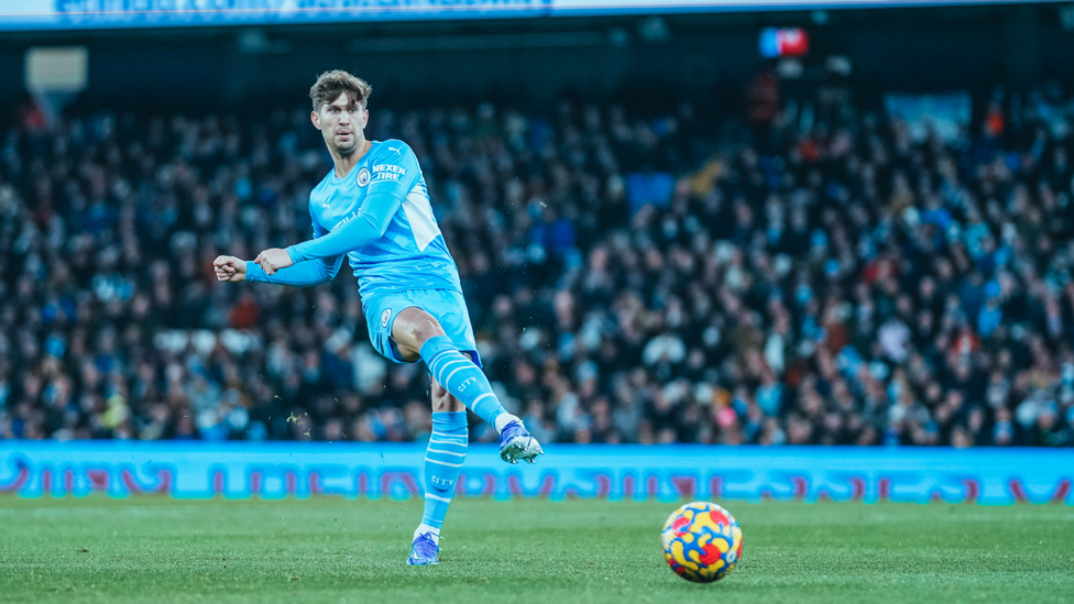 SILK AND STONES : John Stones plays it out from the back