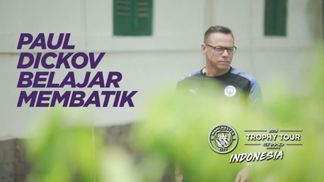 Paul Dickov Belajar Membuat Batik