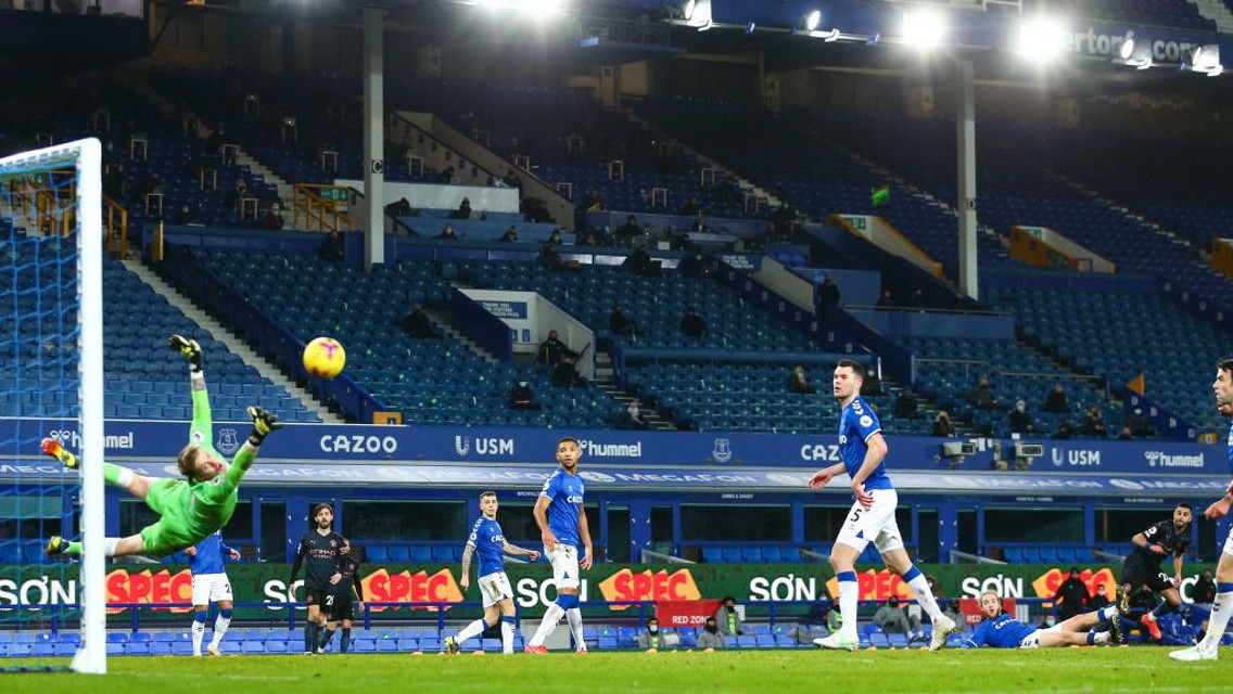 Mahrez's Goodison strike makes Premier League shortlist