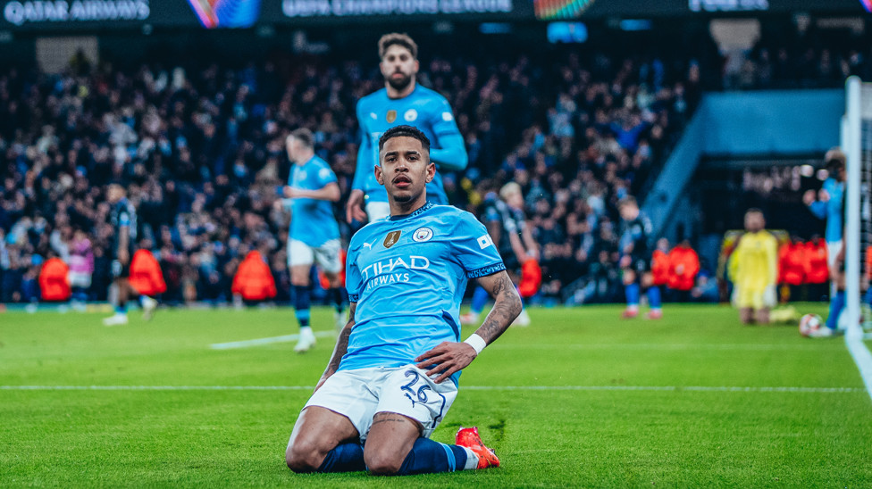 KNEE SLIDE : Sliding into the play-off round of the Champions League!