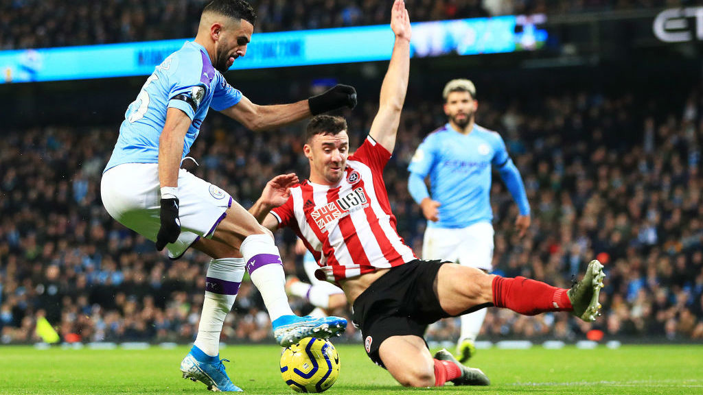 PENYIHIR : Riyad Mahrez menyulitkan pertahanan lawan