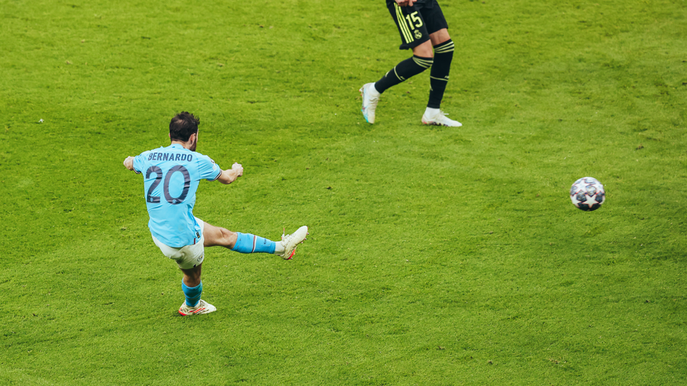 BERNARDO  : Que gol! 