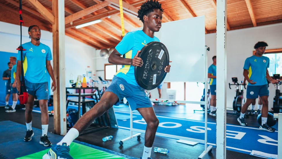 Double the effort : Kaden Braithwate and Femi Fapetu push each other on