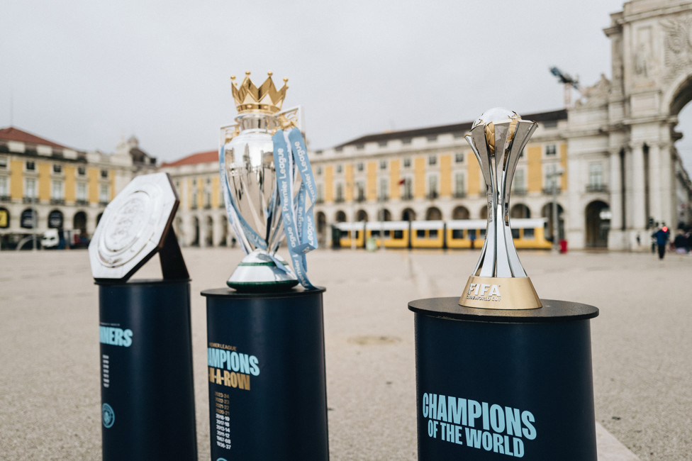 Em ordem: Community Shield, Premier League e Mundial de Clubes da Fifa. 