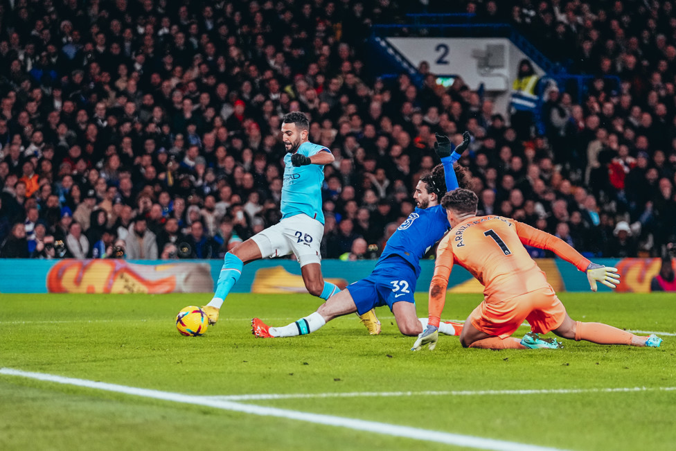 Em 2022/23, Mahrez marcou o gol da vitória no 1 a 0 em Stamford Bridge. 