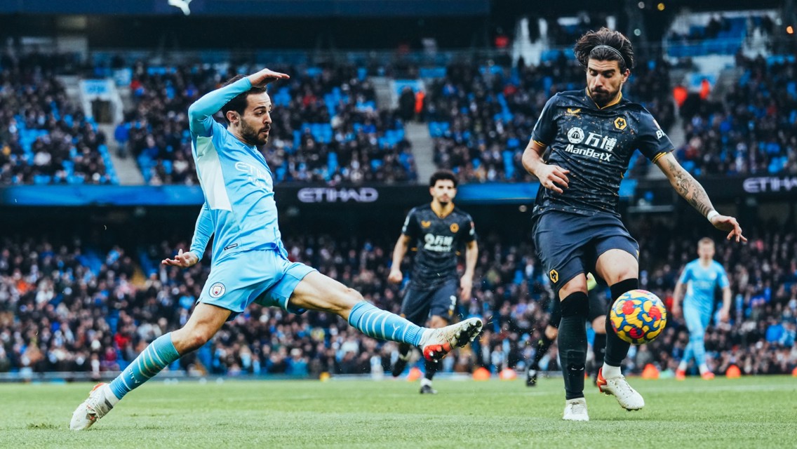 SILVA SERVICE: Bernardo gets the ball into the box.