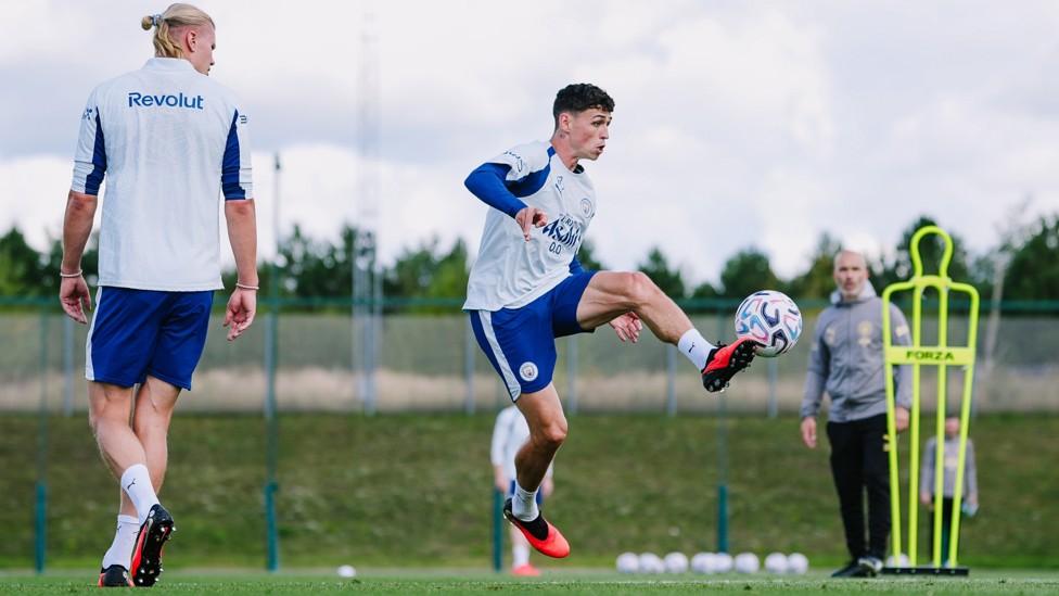 TAKE THAT : Foden with the instant control