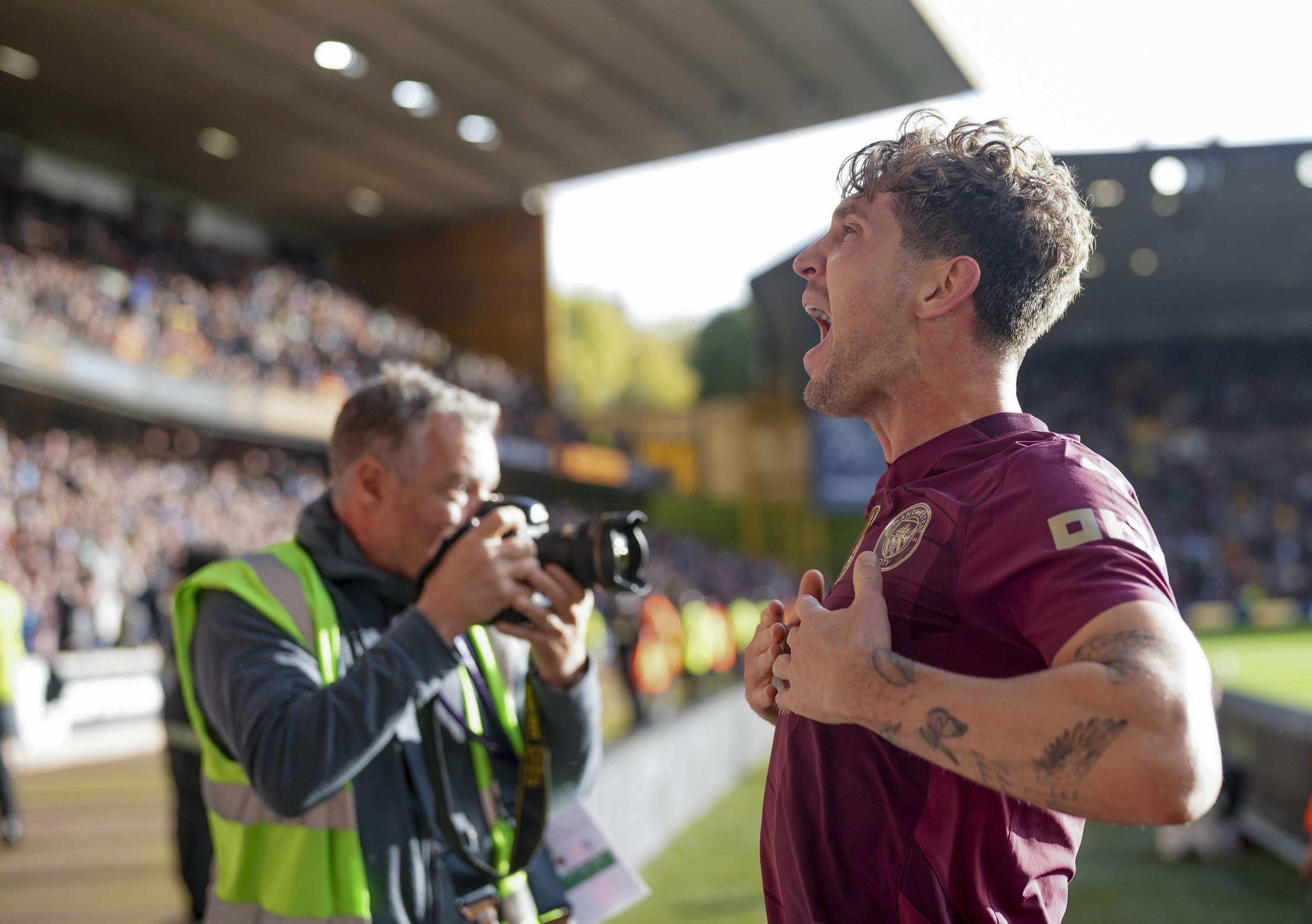 City vence os Wolves com gol de Stones no último lance 