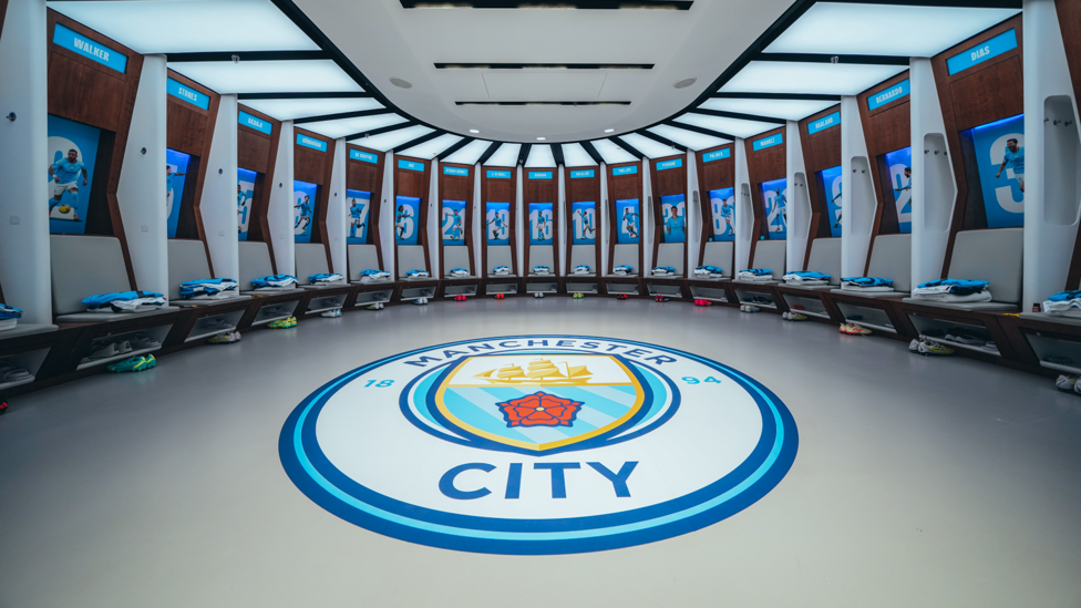 BLUE  : The home changing room is blue from head to toe.