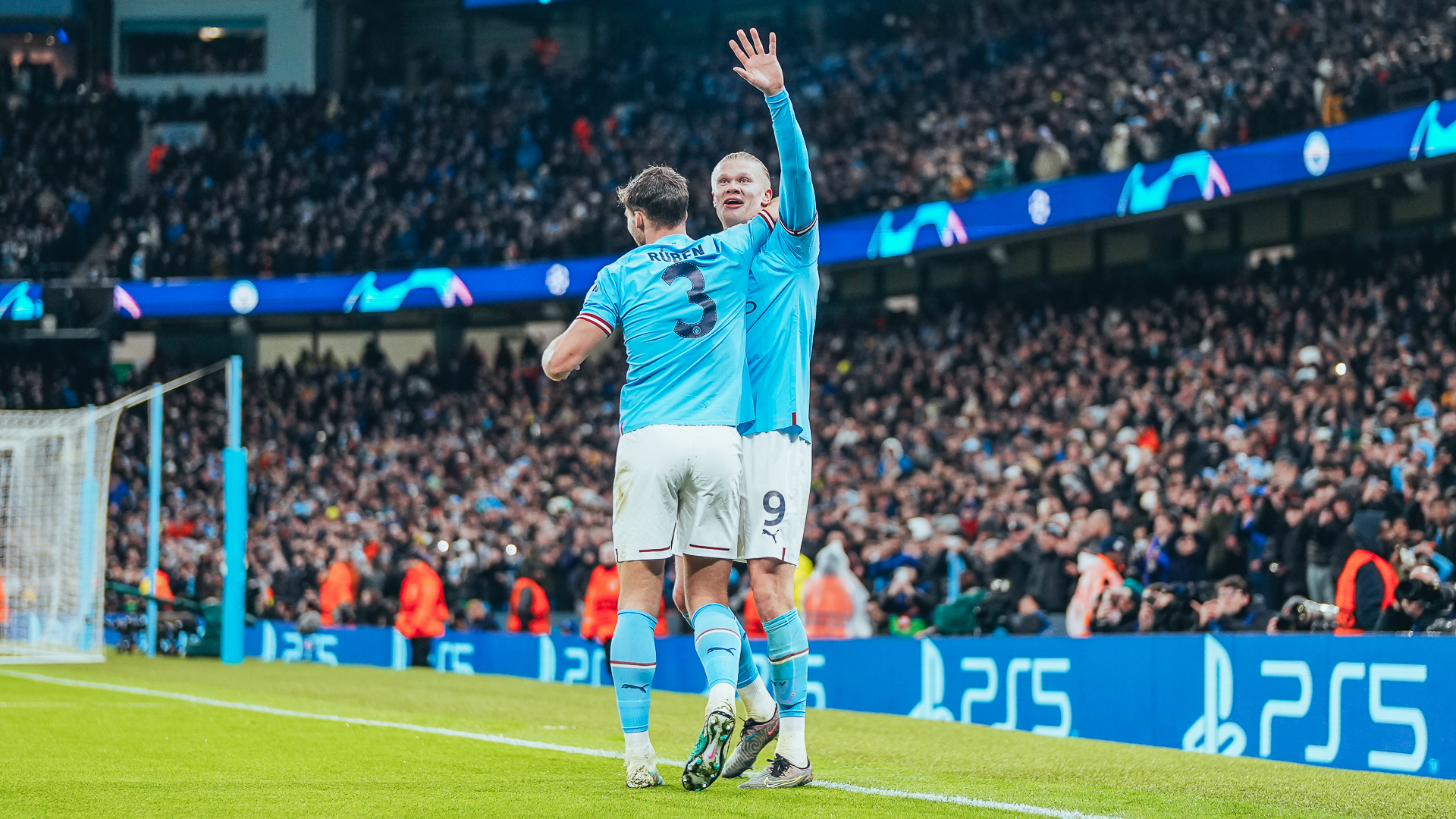 Em jogo com 9 gols, Manchester City vence o Leicester e segue na