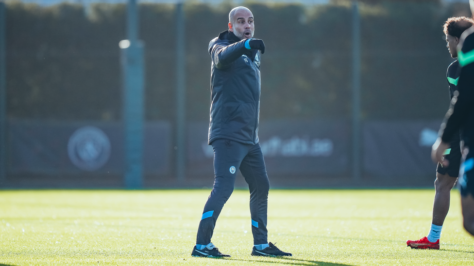 PEP: o chefe distribui conselhos para o time.