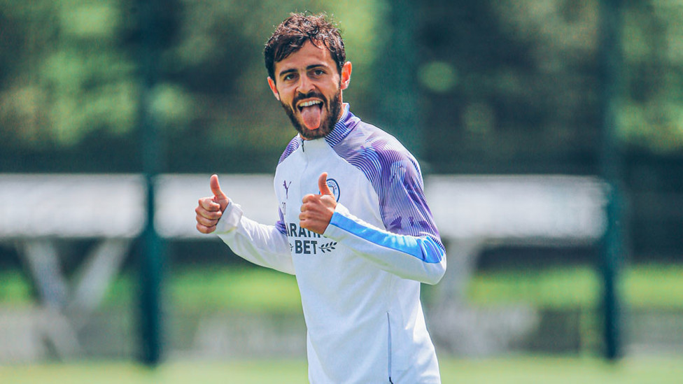 Bernardo hanya butuh tersenyum dan matahari muncul....