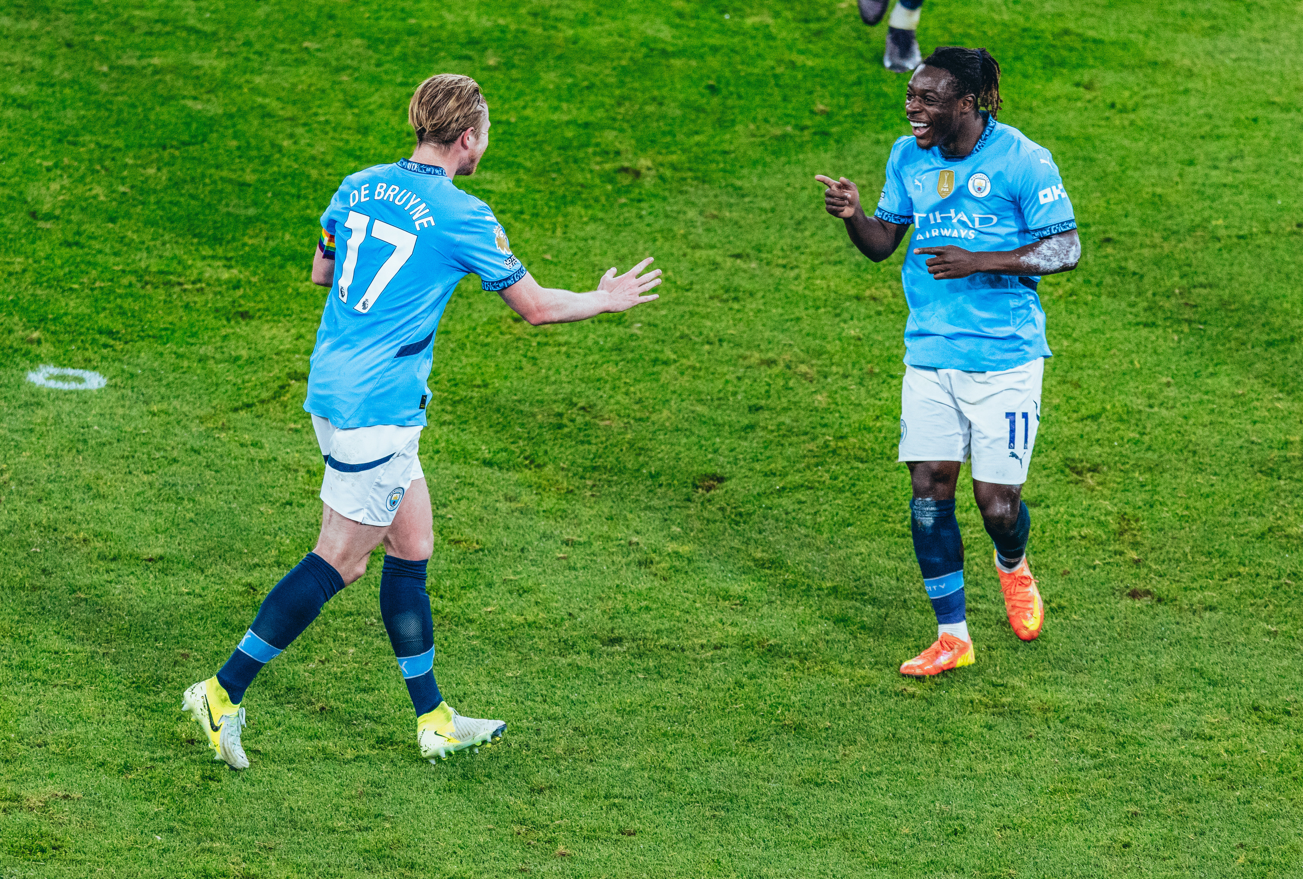 Assistência de Doku e golaço de Kevin De Bruyne! 
