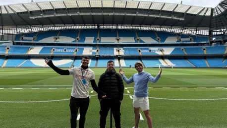 O tour de Victor Sarro, Cocielo e Jorginho no CFA e no Etihad 