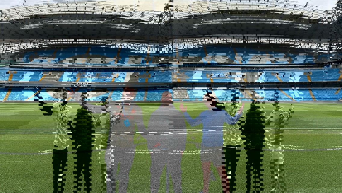 O tour de Victor Sarro, Cocielo e Jorginho no CFA e no Etihad 