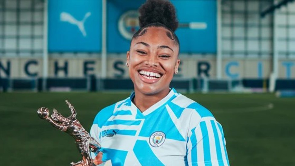 TOP : With a tally of nine WSL clean sheets at the end of 2023/24, Keating wins the Golden Glove award.  