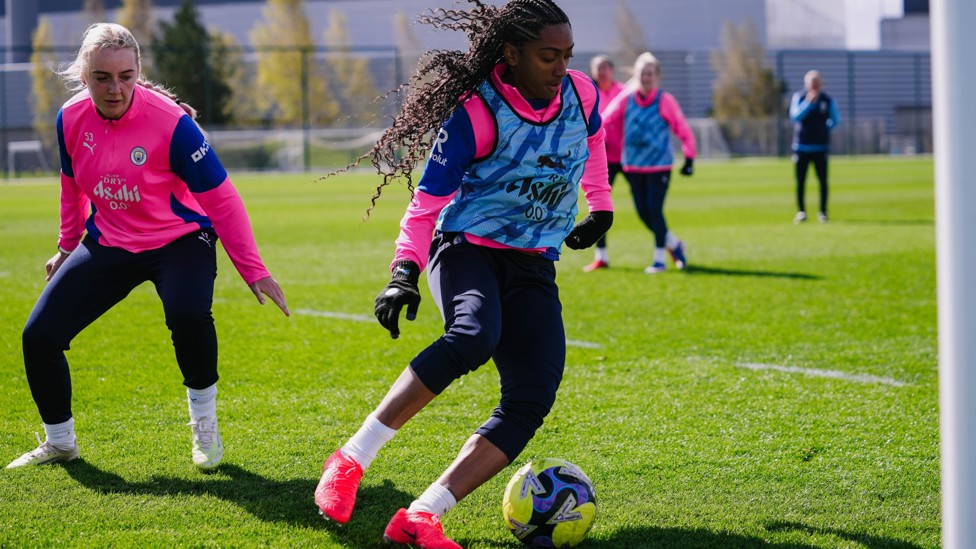 SILKY SKILLS : Kerolin works her magic