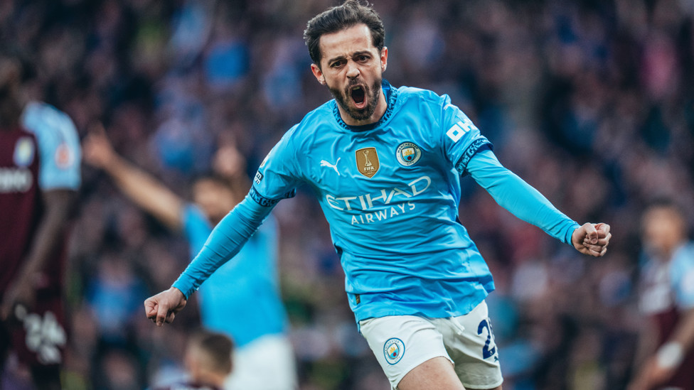SUPER SILVA : Bernardo celebrates the opener!