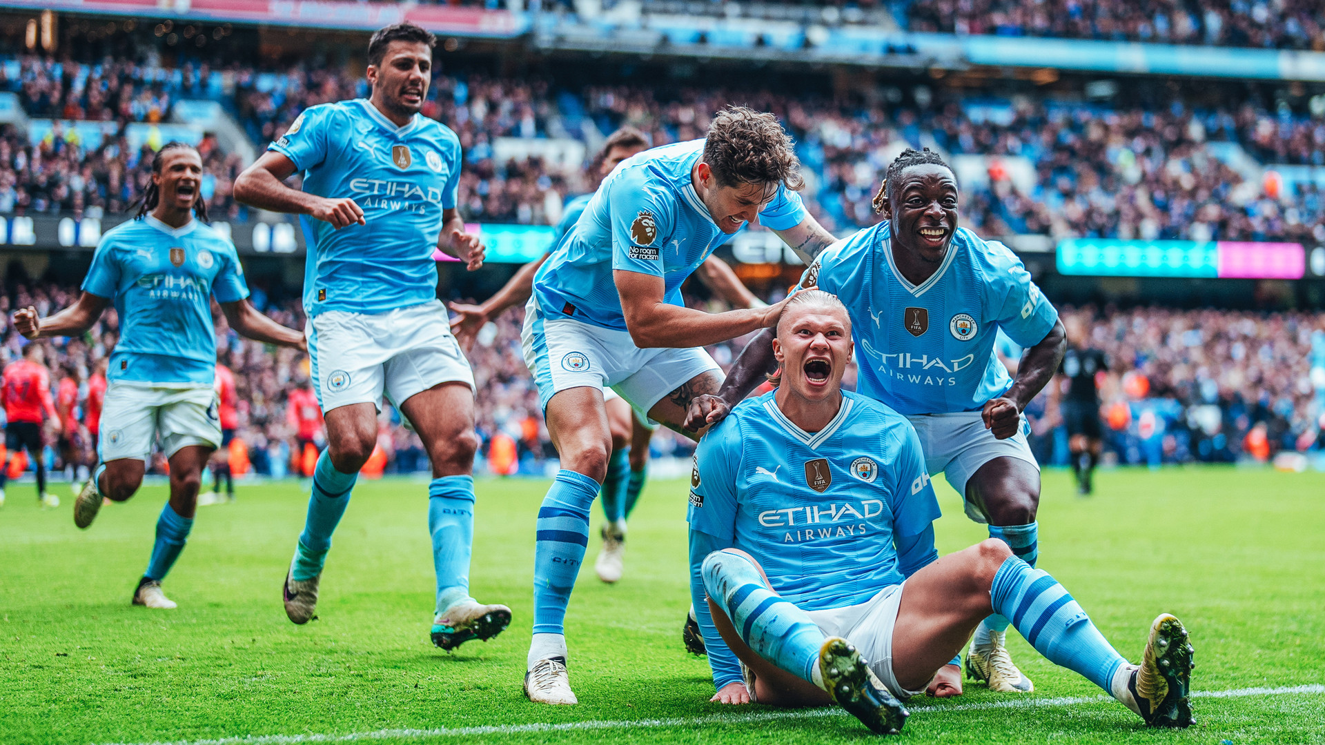 YOU LOVE TO SEE IT: The City players salute Erling.