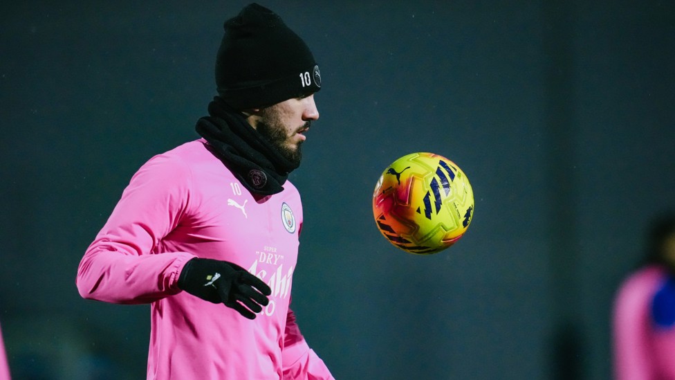 GOLDEN TOUCH : Rayan Cherki on the ball