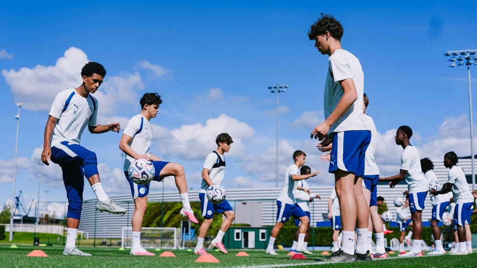 GETTING WARM : The team partake in a warm-up drill. 