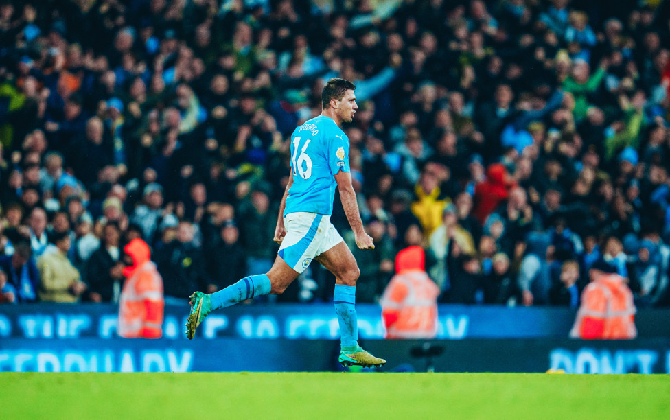 Rodri comemora gol contra o Chelsea no Etihad. 